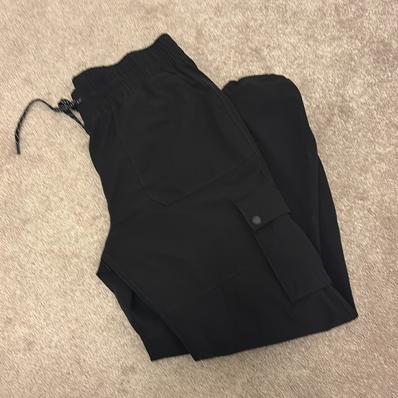 Womens Black water repellent Cargo Pants with pockets - Picture 14 of 15